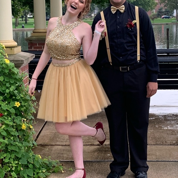 Size 8 Sherri Hill 2 piece gold dress - Picture 3 of 4